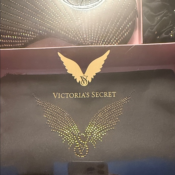 Victoria's Secret Black and Gold Satin Sleep Set- STUNNING. BNIB. - Picture 4 of 10